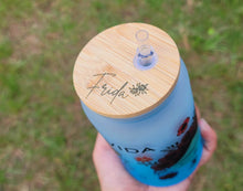 Load image into Gallery viewer, Viva La Vida Cafecito Clear Can Glass Cup l Red Flowers Échame Tierra Libbey