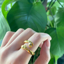 Load image into Gallery viewer, Hug Ring Couple Love Gift, Hand Friendship Ring, Hugging adjustable Ring