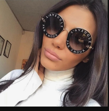 Load image into Gallery viewer, L’Aveugle Par Amour Round Bee Vintage Sunglasses | Trendy Sunglasses