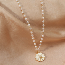 Load image into Gallery viewer, Pearl Daisy Choker Necklace - Trendy Pearl necklace Gold tone