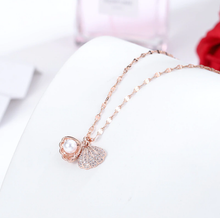 Load image into Gallery viewer, Gorgeous Shell with Pearl Necklace Seashell Pearl Necklace