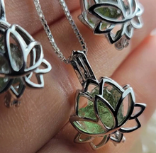 Load image into Gallery viewer, Gourgeus Moldavite Lotus Necklace Silver Tone Daily necklace Daily Cage necklace
