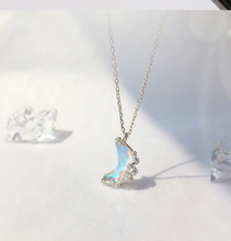 Load image into Gallery viewer, Moon Pendant necklace, 18mm Silver plated pewter charm, Gorgeous Shinny MOON Necklace