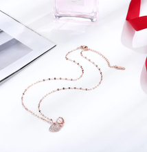 Load image into Gallery viewer, Gorgeous Shell with Pearl Necklace Seashell Pearl Necklace