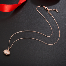 Load image into Gallery viewer, Gorgeous Shell with Pearl Necklace Seashell Pearl Necklace