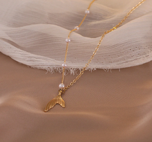 Load image into Gallery viewer, Pearl Daisy Choker Necklace - Trendy Pearl necklace Gold tone