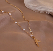 Load image into Gallery viewer, Pearl Daisy Choker Necklace - Trendy Pearl necklace Gold tone