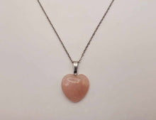 Load image into Gallery viewer, Elegant Heart-Shaped Rose Quartz Necklace - Perfect Daily Wear Jewelry
