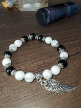 Load image into Gallery viewer, Silver Color Onix Angel Wing Bracelet - INNER STRENGTH + FOCUS + PROTECTION
