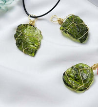 Load image into Gallery viewer, Genuine Moldavite Necklace 100 % Natural
