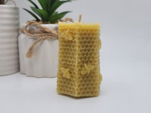 Load image into Gallery viewer, Honey Bee Candles Handpoured natural Beeswax 100% Highly Scented
