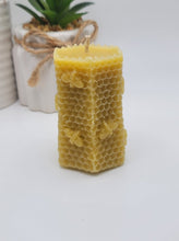 Load image into Gallery viewer, Honey Bee Candles Handpoured natural Beeswax 100% Highly Scented
