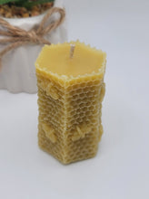 Load image into Gallery viewer, Honey Bee Candles Handpoured natural Beeswax 100% Highly Scented
