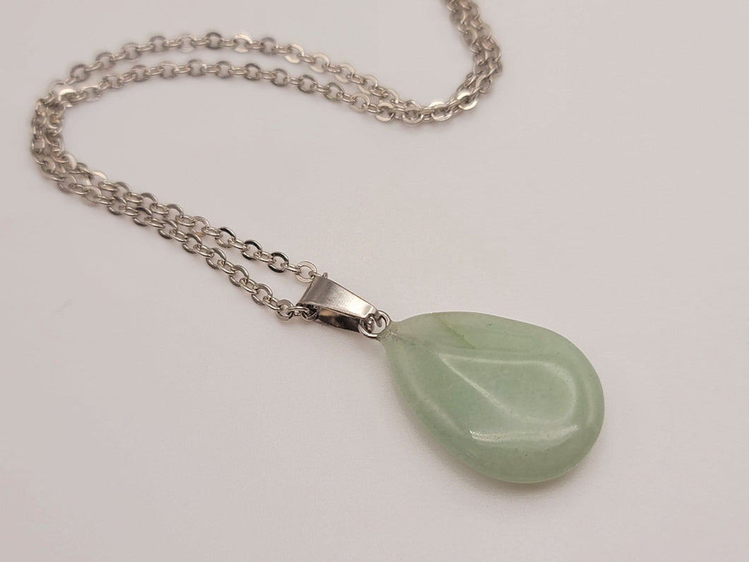 Green Aventurine Healing Crystal Necklace Drop Pendant.