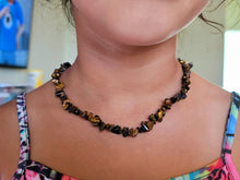 Load image into Gallery viewer, Tiger Eye Choker Necklace Silver tone Gorgeous Choker Chip Stones
