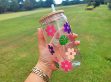 Load image into Gallery viewer, Daisy Cup Iced Coffee Cup Glass - Retro Flower Glass Jar - Daisy Coffee Glass Cup 16 oz
