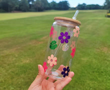 Load image into Gallery viewer, Daisy Cup Iced Coffee Cup Glass - Retro Flower Glass Jar - Daisy Coffee Glass Cup 16 oz
