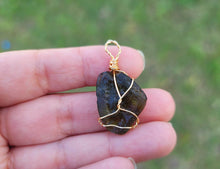 Load image into Gallery viewer, 100 % Raw Crystal Moldavite Pendant Necklace Gold Wire Wrapped

